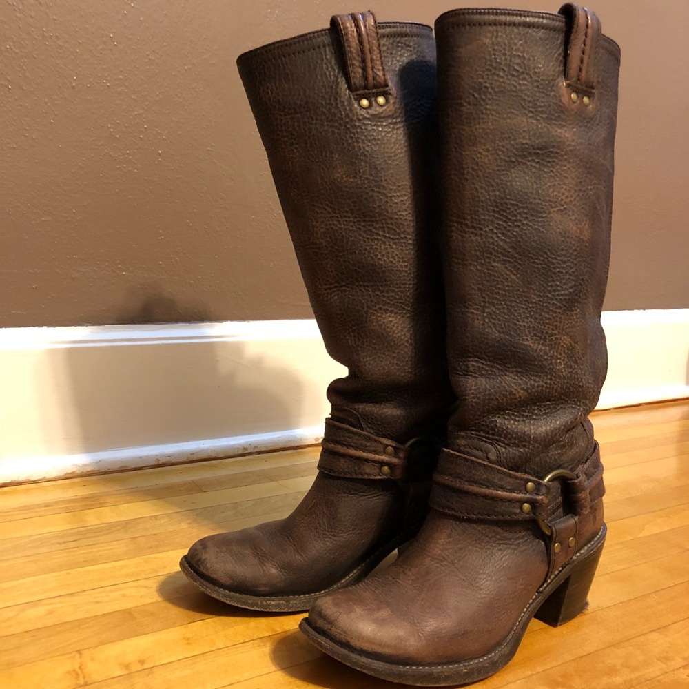 Frye Carmen Harness Tall 7.5 Brown